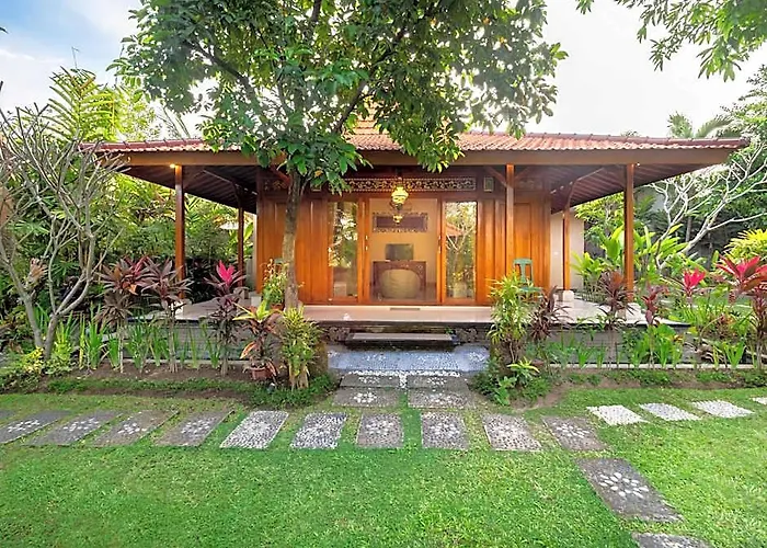Hotel Tiis Garden Puri